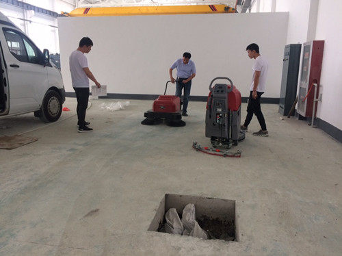 無錫某酒店選擇御衛(wèi)仕手推式掃地車DS905 無錫某酒店選擇御衛(wèi)仕手推式掃地車DS905