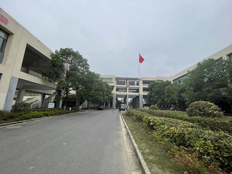 御衛(wèi)仕DS5駕駛式掃地機頂棚款清掃校園 御衛(wèi)仕DS5駕駛式掃地機頂棚款清掃校園