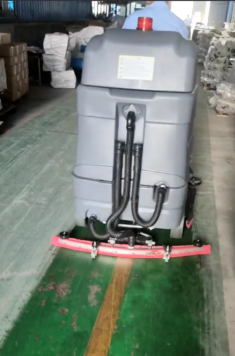 洗地機(jī)水箱容量越大越好嗎 洗地機(jī)水箱容量越大越好嗎