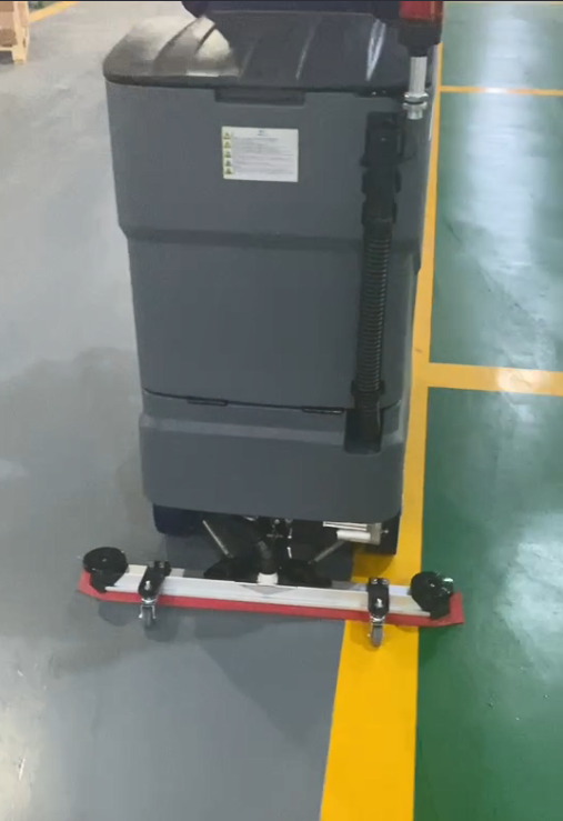 江蘇某食品貿(mào)易公司采購駕駛式洗地機(jī)HX5 江蘇某食品貿(mào)易公司采購駕駛式洗地機(jī)HX5