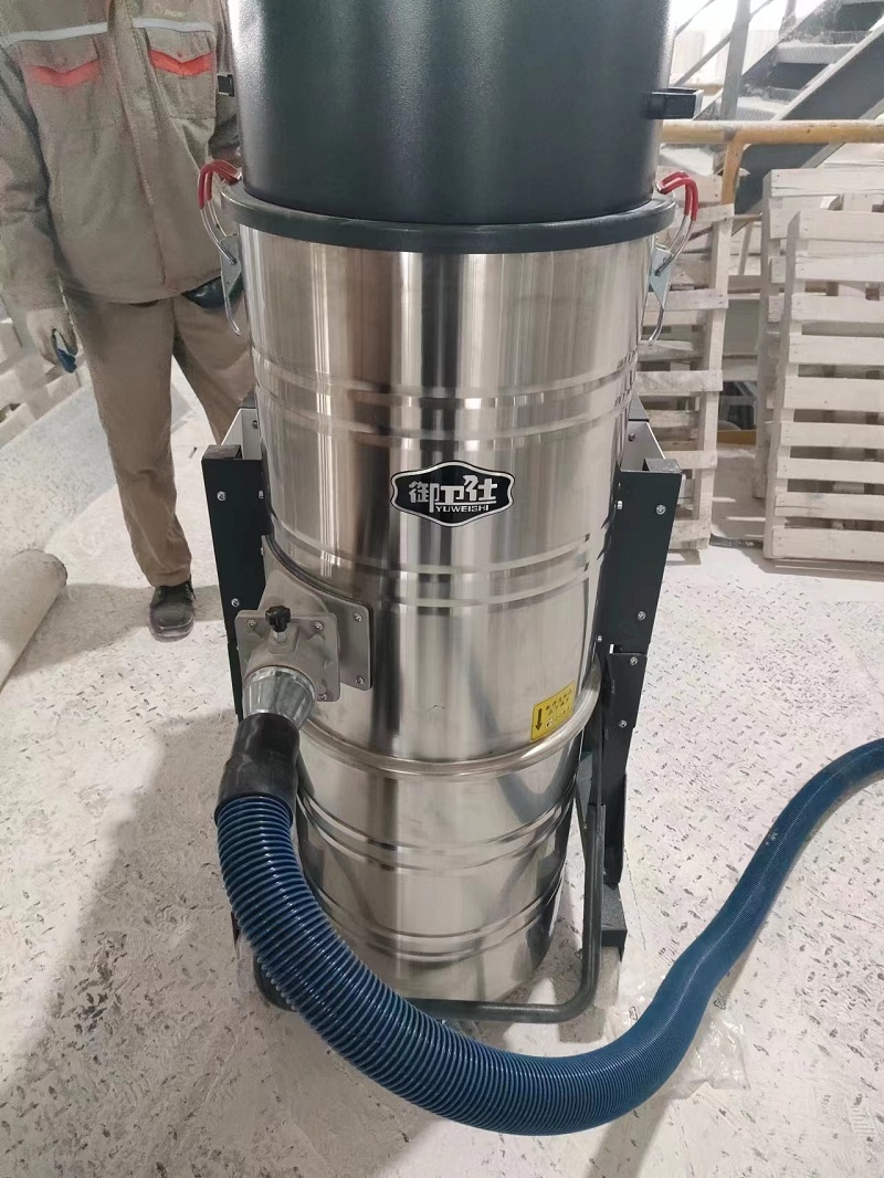 江蘇某新材料公司采購(gòu)7.5kw脈沖吸塵器